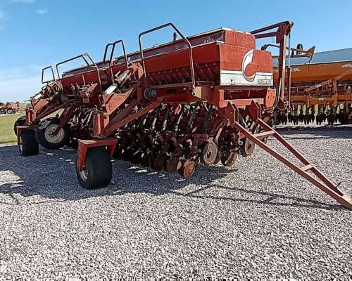 Sembradora Crucianelli Pionera IV de 40 a 17