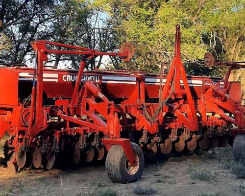 Sembradora Cruccianelli de 30 Lineas a 23 cm