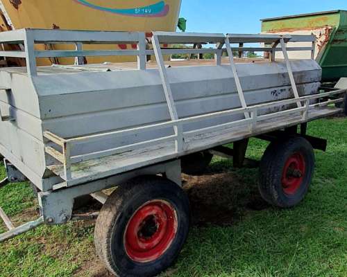 27 - Cisterna 2000 Litros. Usada.