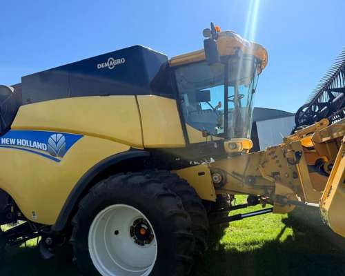 Cosechadora New Holland CR 6080, año 2016, con Draper 35