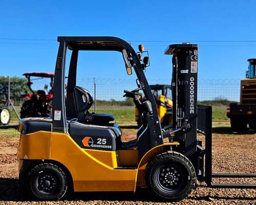 Autoelevador Goodsense 2500kg Torre Triple 4,5mts