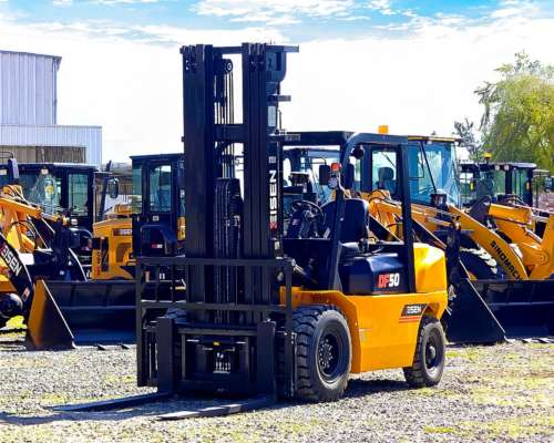 Autoelevador 5ton Eisen DF50 Torre Triple 6m 80hp Powershift