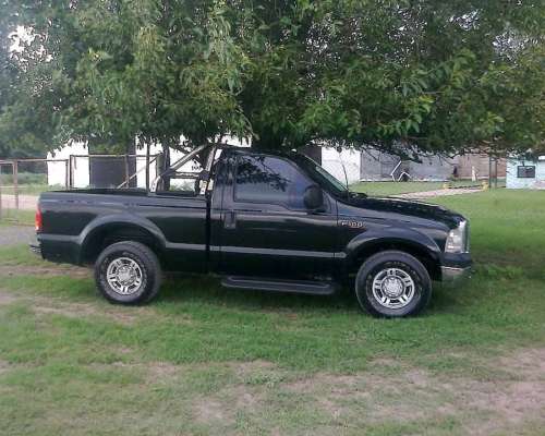 Ford F 100 Duty XLT año 2011