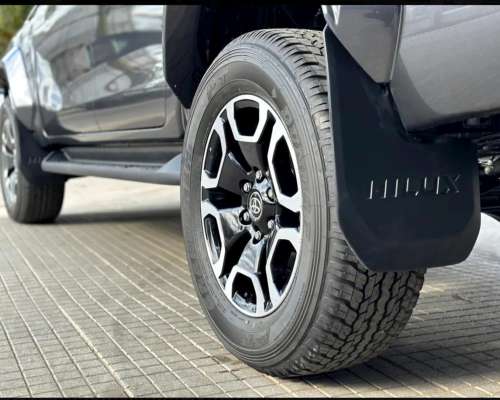 Vendo Toyota Hilux SRX 4X4 2025 con Solo 700 km sin Uso- con