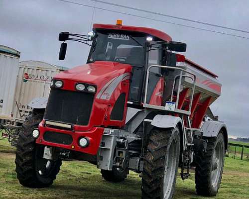 Fertilizadora Autopropulsada Marca Fertec 824. Modelo 2014.