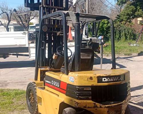 Autoelevador Daewo D25s C/autom Torre Triple , Desplazadora