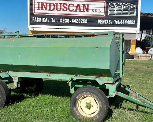 Acoplado Tanque 3000 Lts con Baul