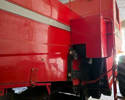 Massey Ferguson 5650. Horas 5900.