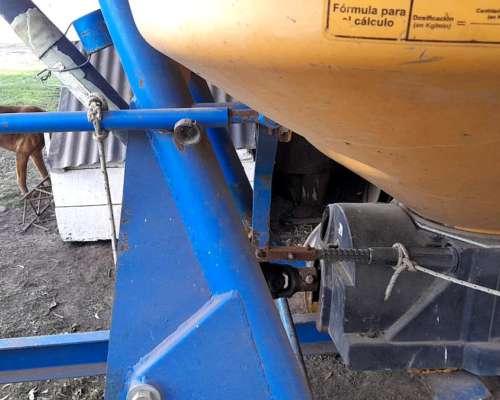 Fertilizadoras Tanzi Tipo Pendular P/ 1800kg