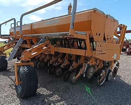 Sembradora Agrometal MXY 37 a 17,5 con Alfalfero a Reparar