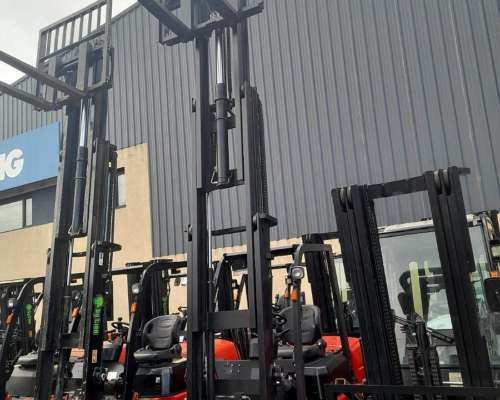 Autoelevador 3.5 Toneladas Torre Triple Diesel Ruedas Duales