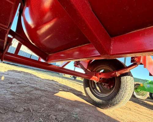 Chasis con Tanque Plast. 840lts Cade