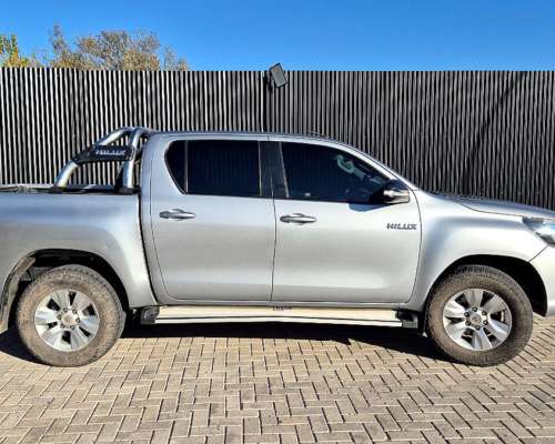 Toyota Hilux SR 4X4 D/C Manual