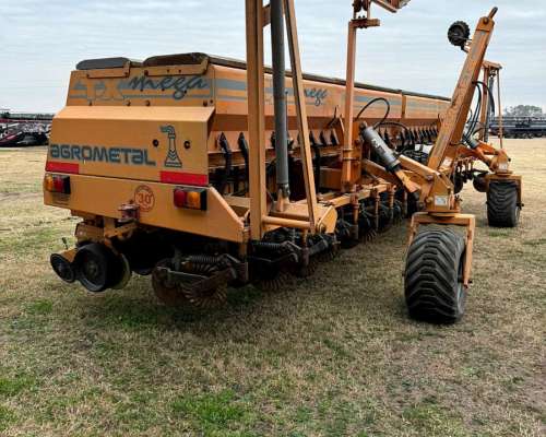 Sembradora Agrometal TX Mega año 2004 - 16 a 52
