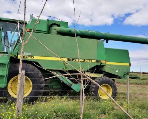 Cosechadora John Deere 9600. año 1996. Plataforma de 45 Pies