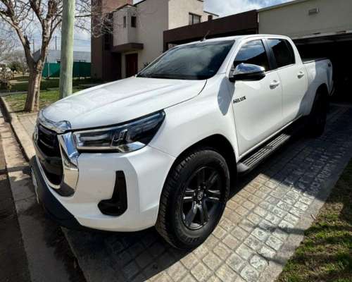 Toyota Hilux 2.8 TDI CD 4X4 SRV AT6 204cv 2022 U$ 36.499