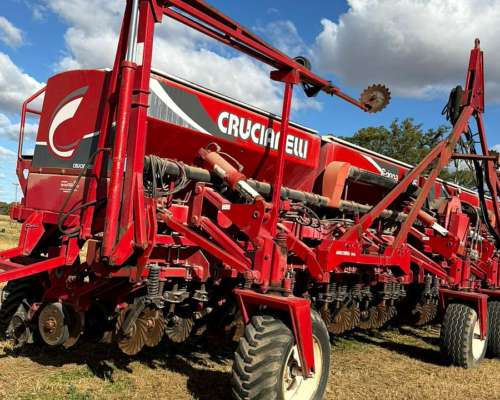 Sembradora Crucianelli Gringa 7035 de 32 a 35 - Neumatica