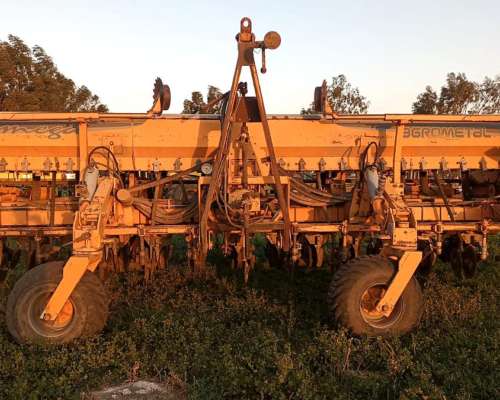 Sembradora Agrometal TX Mega 13 a 52 - Neumatica Foggia