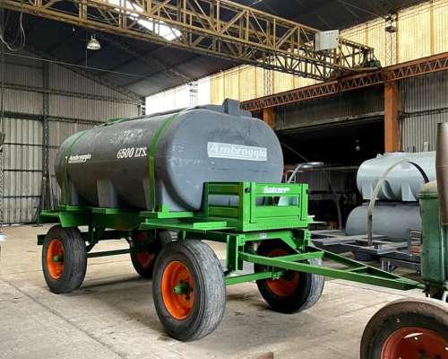 Acoplado Tanque de Polietileno 6500 Litros Ambroggio