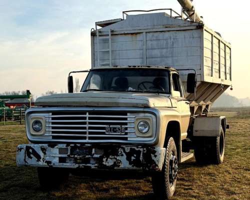 Camion Ford con Tolva Autodescargable 7000 Kg