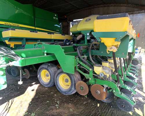 John Deere DB44 de 24 a 52 . Corte - Fertilizador Lanza