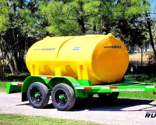 Acoplado Cisterna con Tanque Plástico para 3.680 Lts. 2 Ejes
