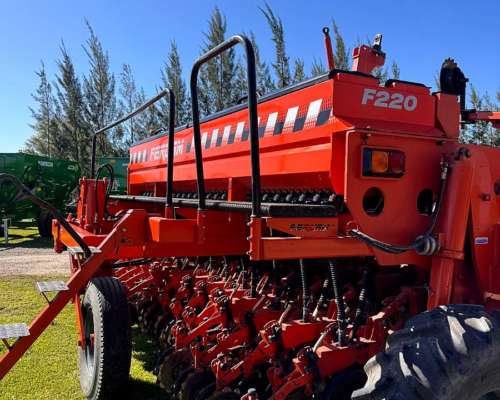 Sembradora Fercam F220 25 a 17.5