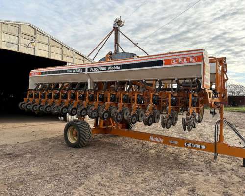 Cele Mobile 16 a 52 Autotrailer Neumática Fert al Costado