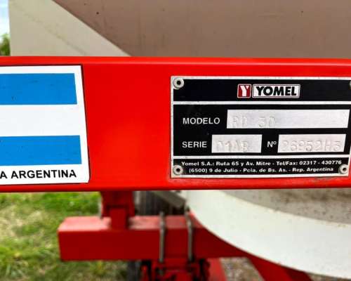 Fertilizadora Yomel 3000 Lts. Seminueva