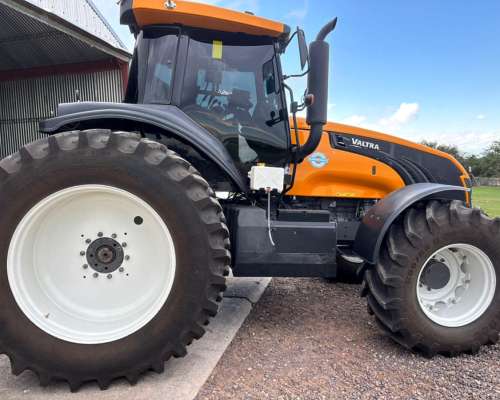 Valtra BT 210. 198 Horas. año 2025.