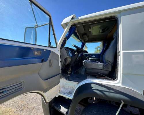 Volkswagen 17220 Tractor 2010