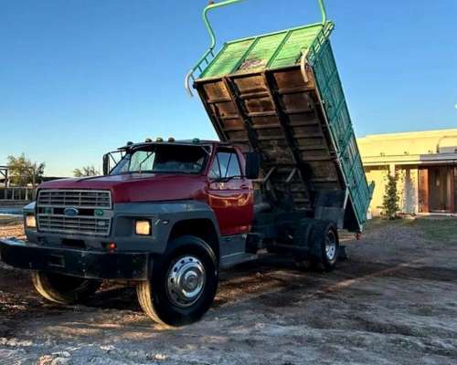 Ford F7000 Carrozado con Volcador