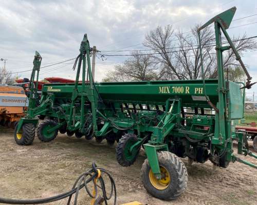 Sembradora Pierobon MIX 7000 de 13 a 52 C/monitor Cuffia