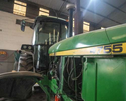 Tractor John Deere 4755