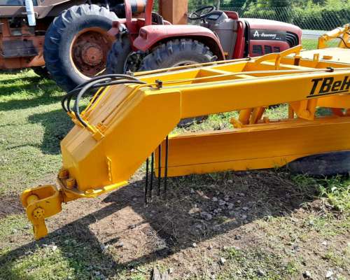 Niveladora de Terreno Marca Tbeh de 3,05 Metros