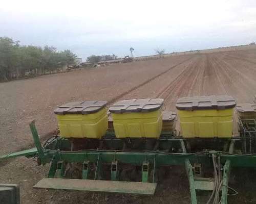 Sembradora John Deere 710 de 52.5 Surcis en Buen Estado