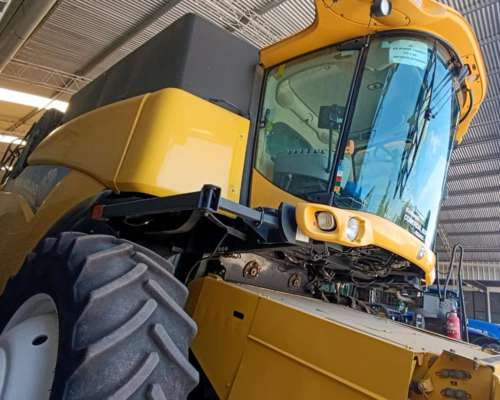 Cosechadora New Holland CR8.90 2017 - 571 HP - Usada
