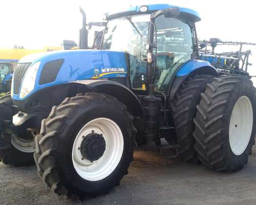 Tractor New Holland T7240 Impecable con Piloto y Giro en CAB