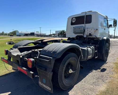 Volkswagen 17220 Tractor 2010