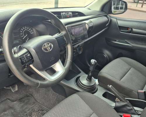 Toyota Hilux DX 2.4 4X4 2016