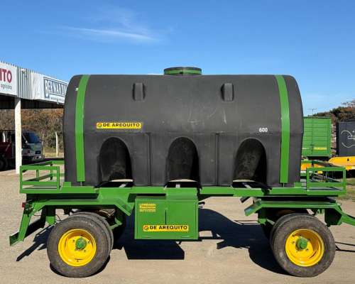 Acoplado Tanque de Arequito con Capacidad para 6000 Litros