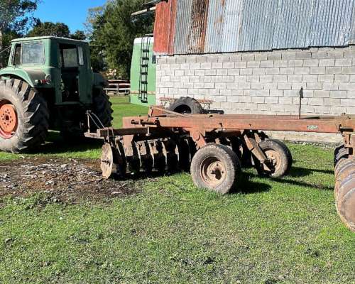 Tractor Deutz 144 con Rastra Excéntrica