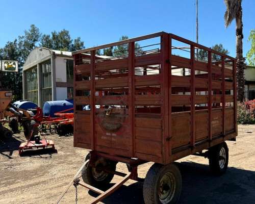 Acoplado Jaula Ferrario de 4X2 Metalico con Puerta Trasera