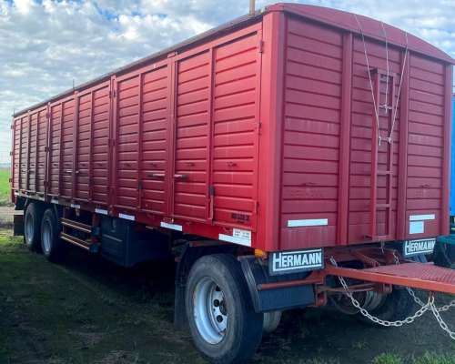 Acoplado Hermann Todo Puertas - año 2017 - Usado.