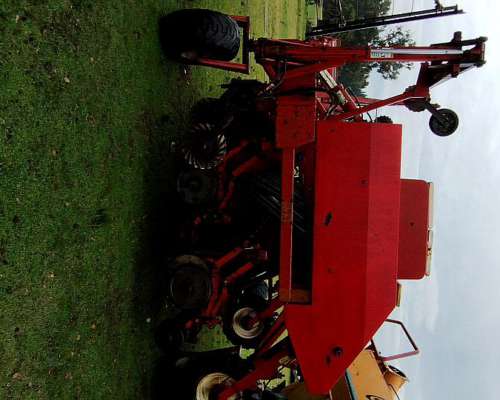 Sembradora Crucianelli 3520 con Alfalfero y Sensores Cuffia