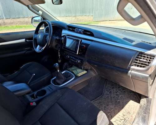 Vendo Toyota Hilux 4X4 año 2017.