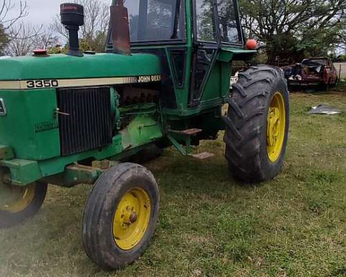 Tractor John Deere 3350.