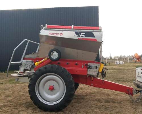Fertilizadora Fertec 3500, Serie 6. Disponible