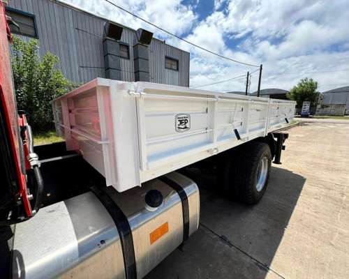 Carrocería Baranda Volcable + Grua Industrias JEP