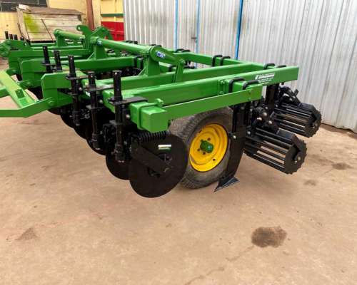 Subsolador de 11 Timones con Rolo Disponible